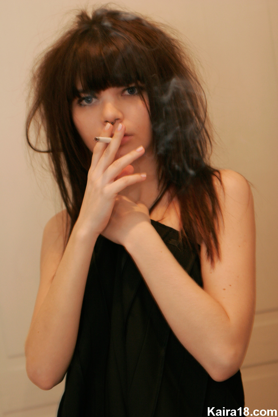 Kaira 18 Smoking pics