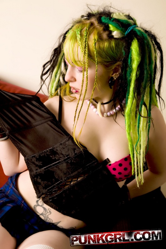 Punk Grl Phexxie Bizarre Dreadlock videos